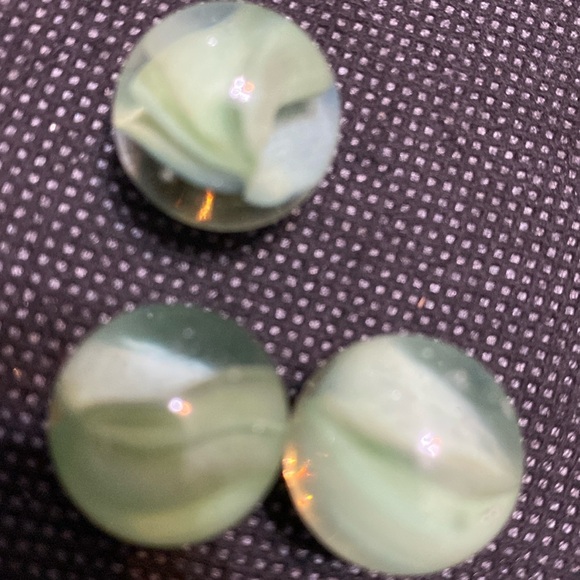 1 lb 3oz Miscellaneous colored glass marbles in small, Medium & large - Picture 11 of 16